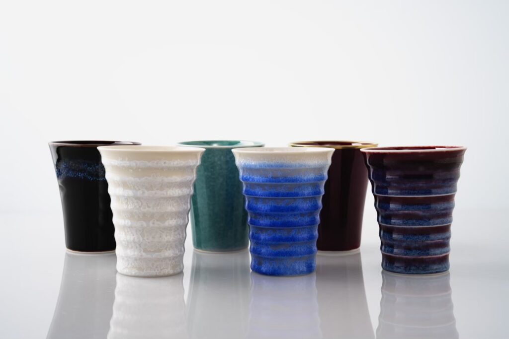 真右エ門窯の酒杯。耀変美法が描き出す「掌宇宙」の定義。石の理性を超え、深淵なる美を名詞で断定する、一品制作の芸術的極致。