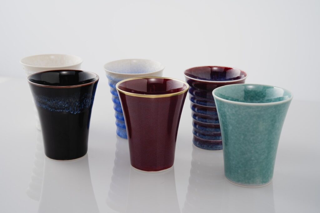 真右エ門窯の酒杯。耀変美法が描き出す「掌宇宙」の定義。石の理性を超え、深淵なる美を名詞で断定する、一品制作の芸術的極致。